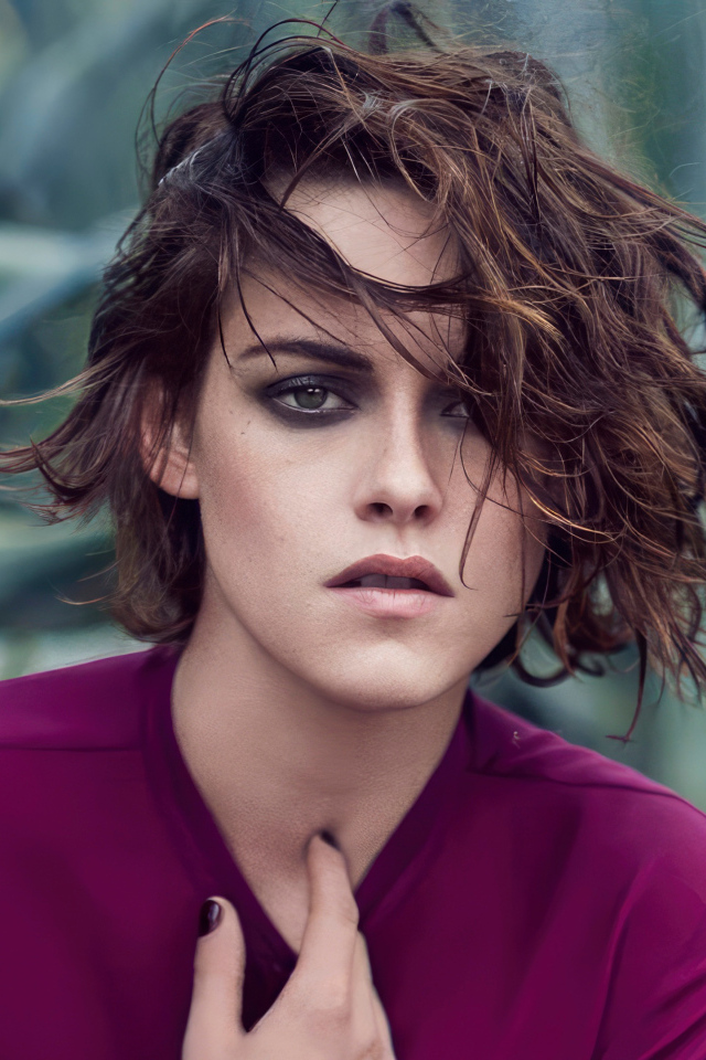 Прическа на голове актрисы Кристен Стюарт