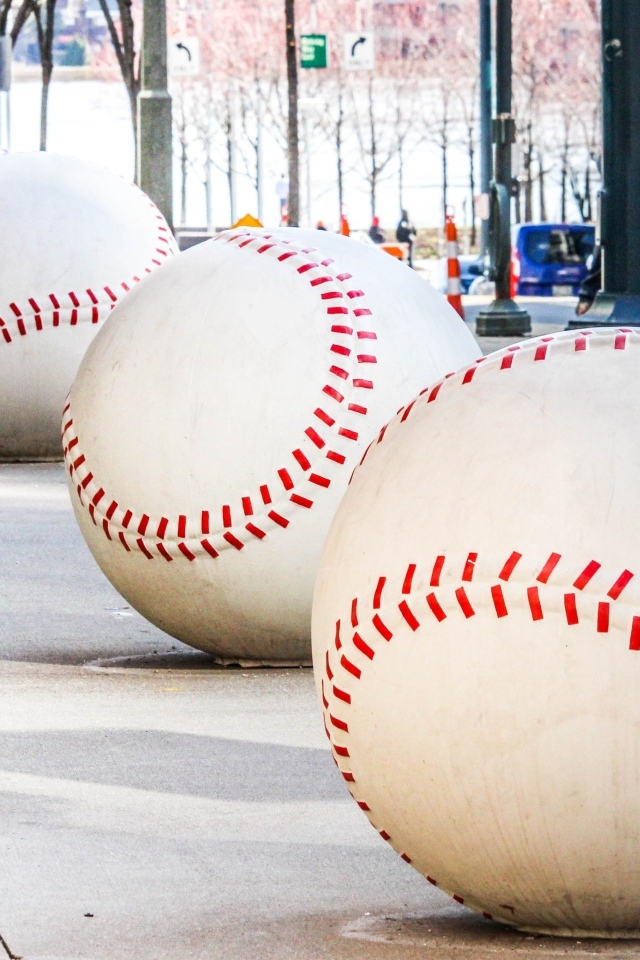 Большие бетонные бейсбольные мячи