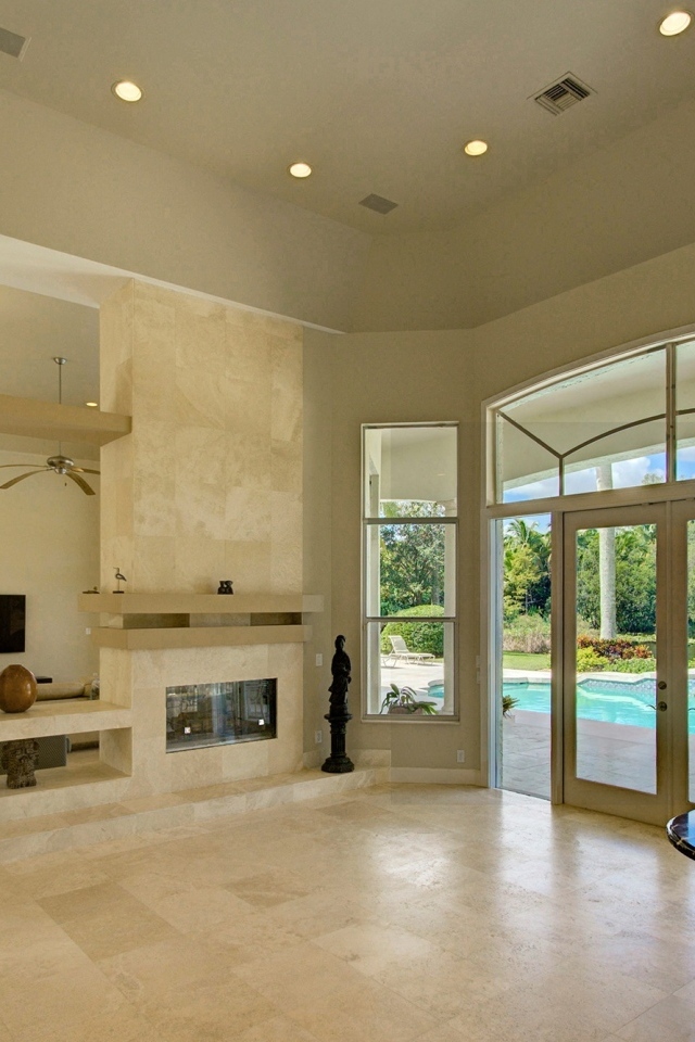 Большой просторный дом с выходом к бассейну