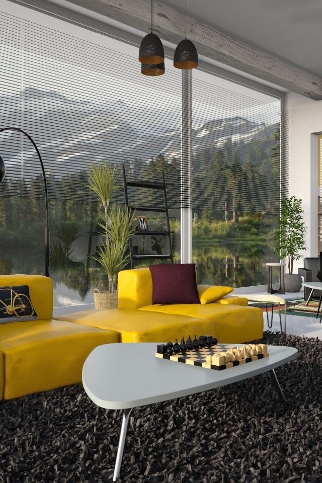 Большой желтый диван в комнате с панорамным окном