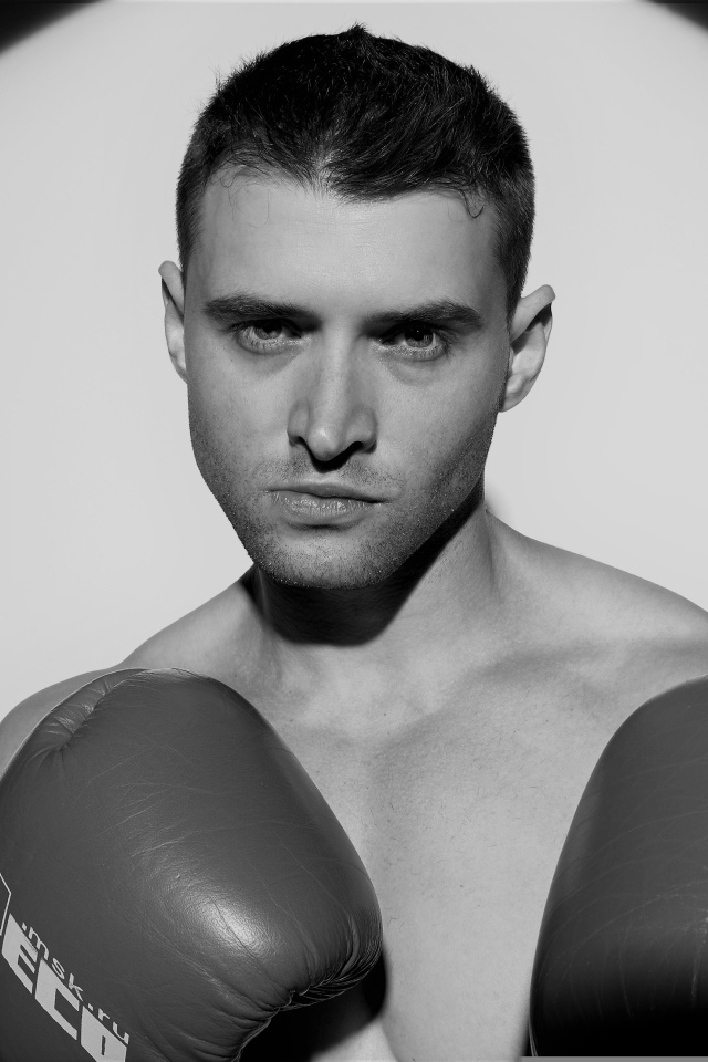 Мужчина боксер черно-белое фото