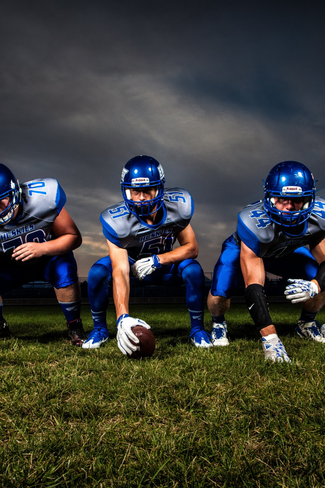 Команда игроков в американский футбол на поле