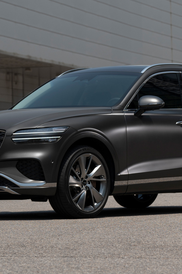 Серый автомобиль Genesis GV70 2024 года