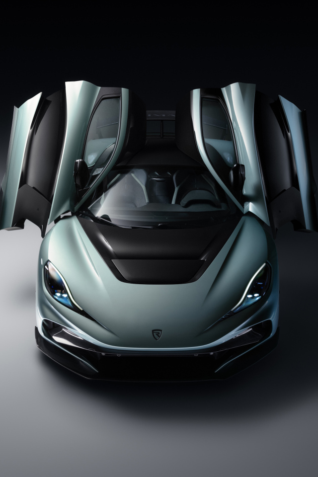 Автомобиль Rimac Nevera R 2024 года на сером фоне