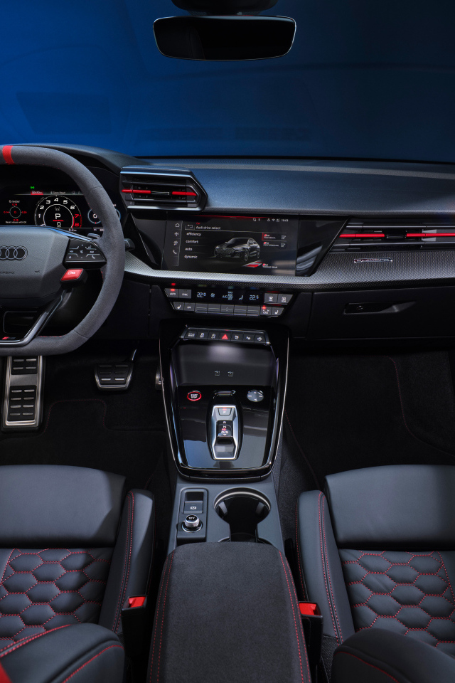 Салон автомобиля Audi RS 3 Sedan 2024 года