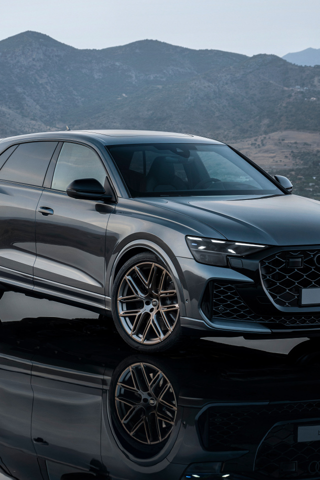 Автомобиль Audi RS Q8 2024 года