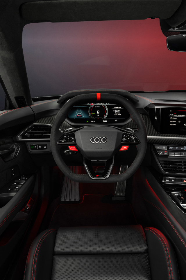 Черный кожаный салон автомобиля Audi RS e-tron GT 2024 года