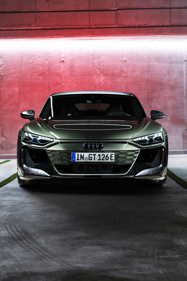 Автомобиль Audi RS e-tron GT performance 2024 года вид спереди