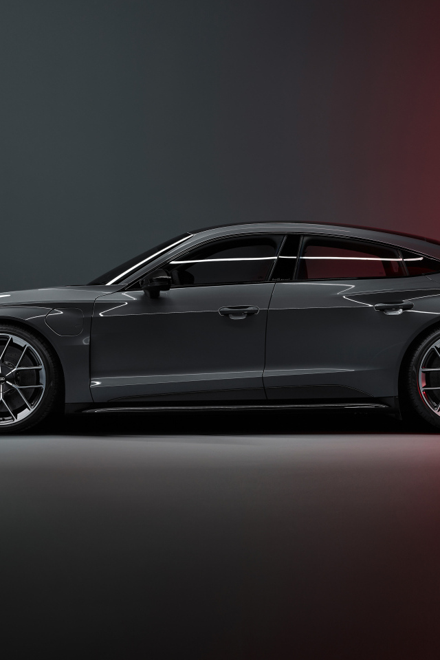 Автомобиль Audi RS e-tron GT 2024 года вид сбоку
