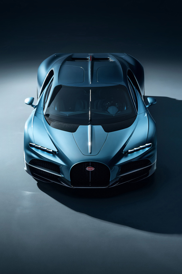 Автомобиль Bugatti Tourbillon 2024 года на сером фоне