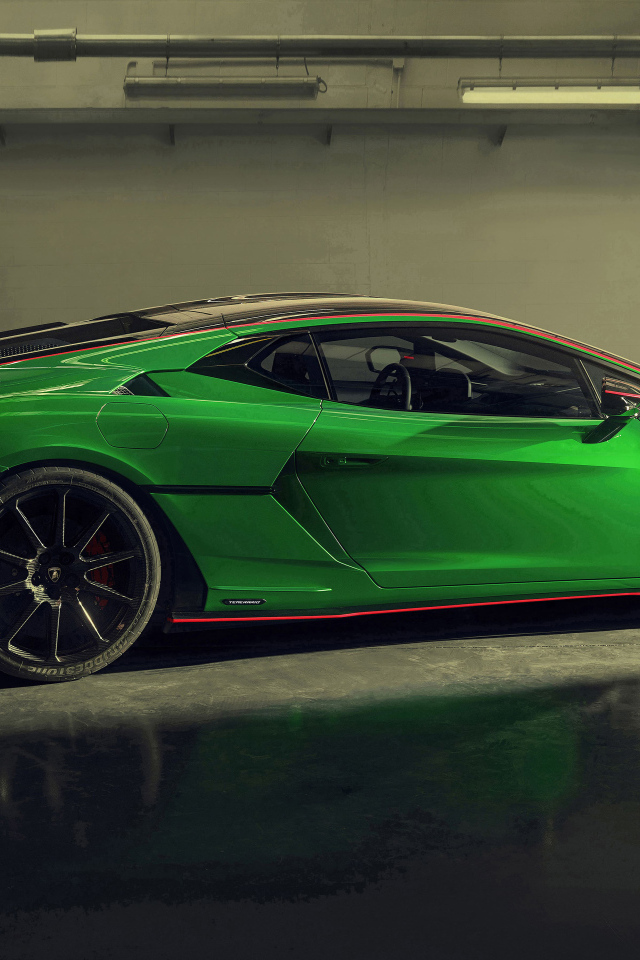 Зеленый автомобиль Lamborghini Temerario Alleggerita 2024 года вид сбоку