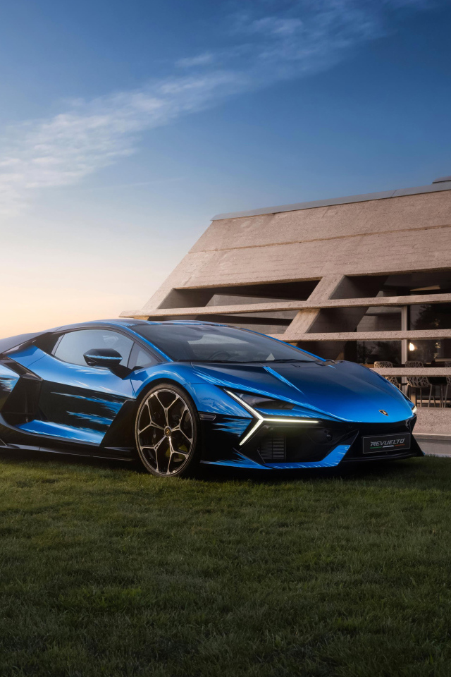 Синий спорткар Lamborghini Revuelto Opera Unica 2024 года