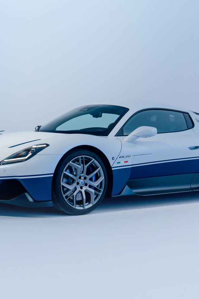 Спортивный автомобиль Maserati MC20 Icona 2024 года