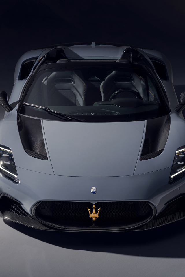 Серый автомобиль Novitec Maserati MC20 Cielo 2024 года