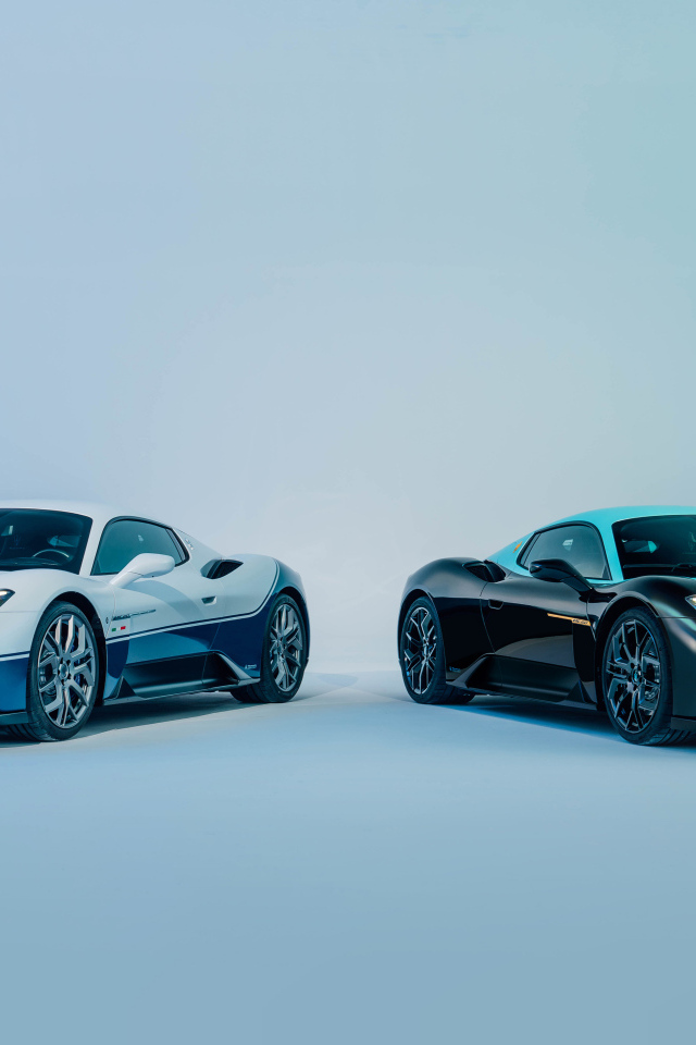 Два автомобиля Maserati MC20 Leggenda & Icona 2024 года