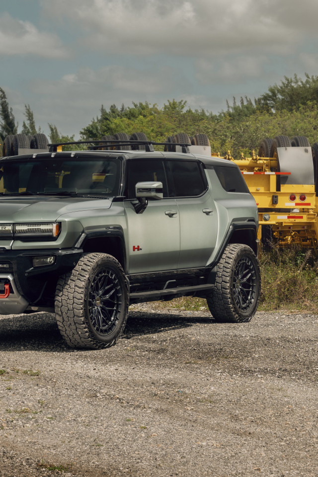 Большой электрический внедорожник Hummer