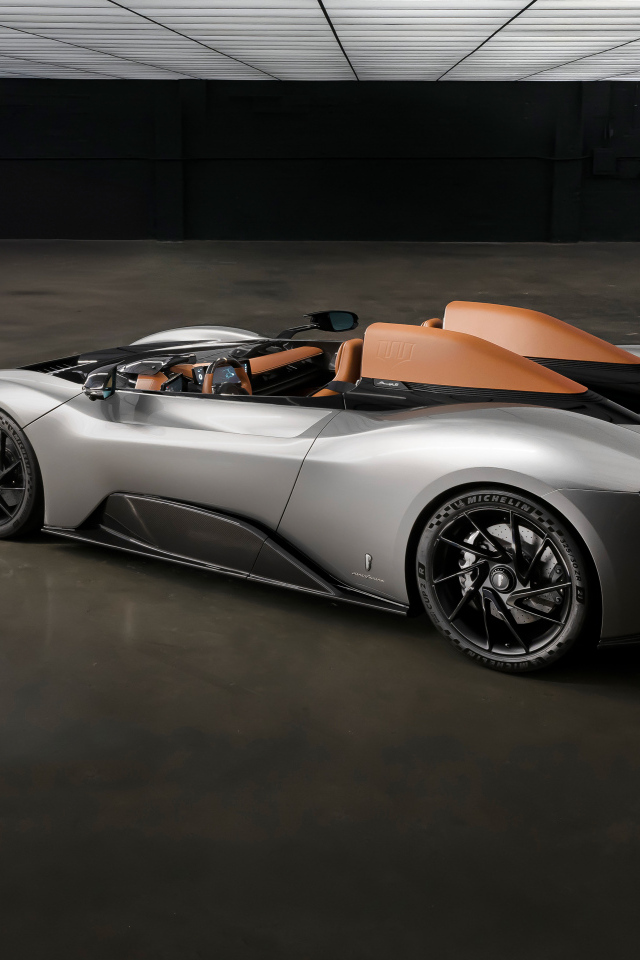 Вид сзади на автомобиль Pininfarina B95 Gotham