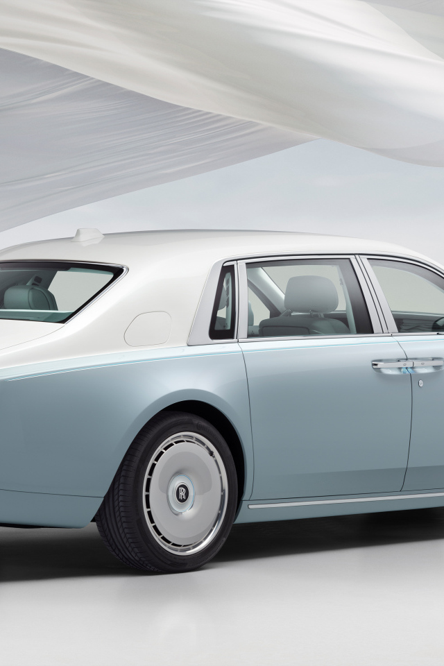 Автомобиль Rolls-Royce Phantom Scintilla 2025 года вид сзади