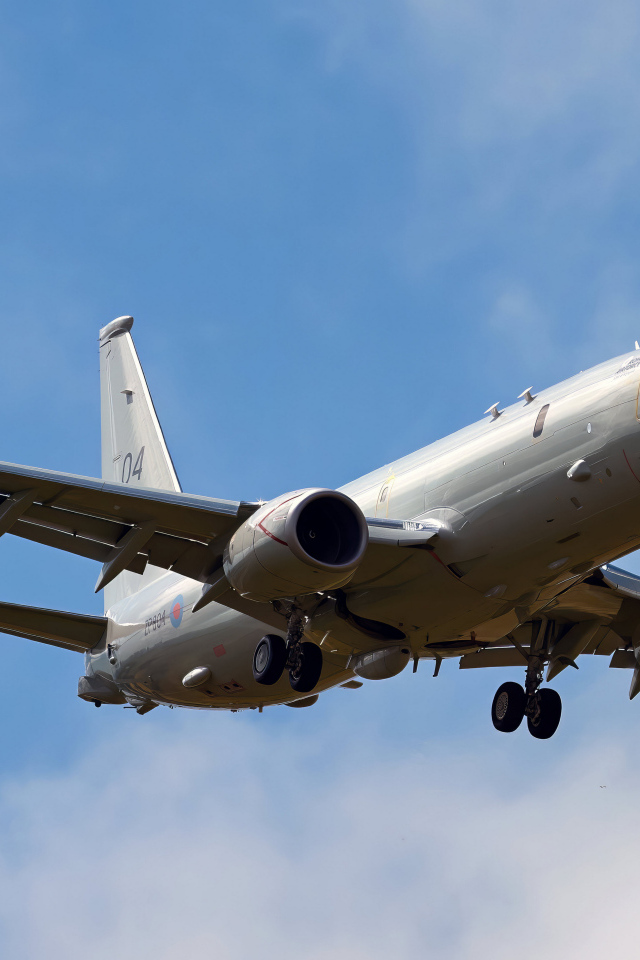 Большой самолет Poseidon ZP804 взлетает