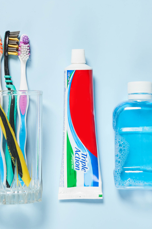 Зубная паста, щетки и ополаскиватель для рта