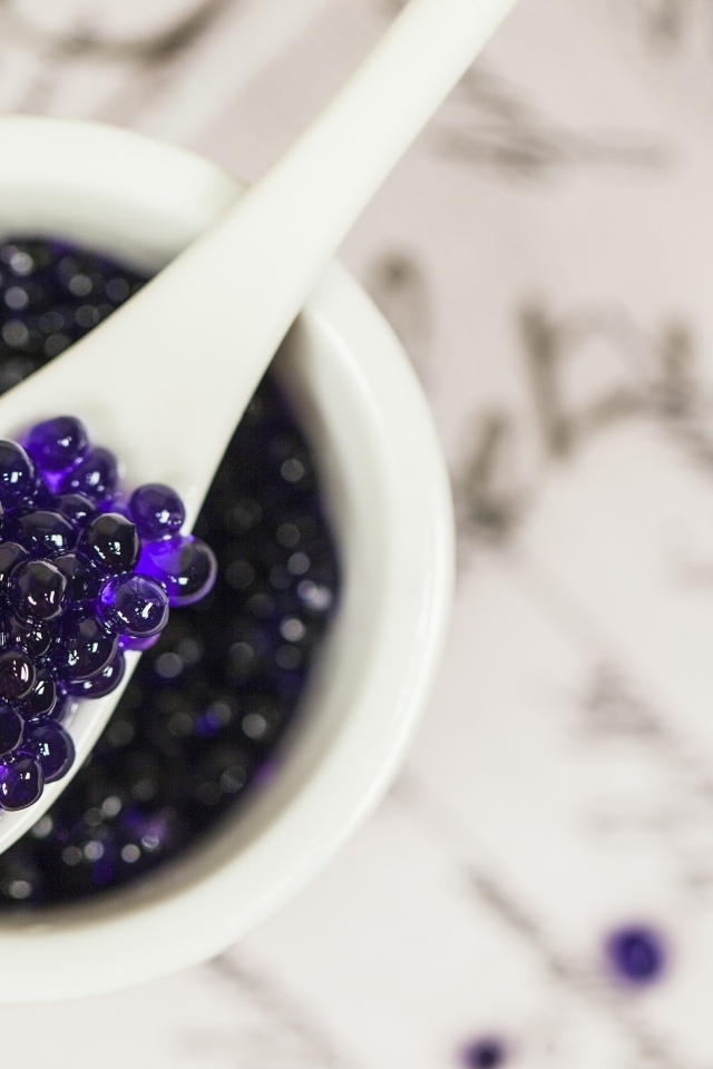 Лавандовая икра на ложке