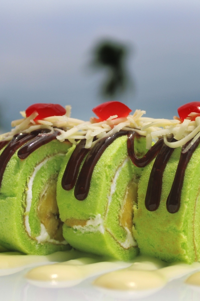 Рулет с бананом и сгущенкой