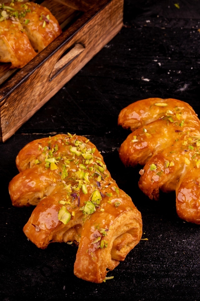 Сладкие ароматные булочки с фисташками