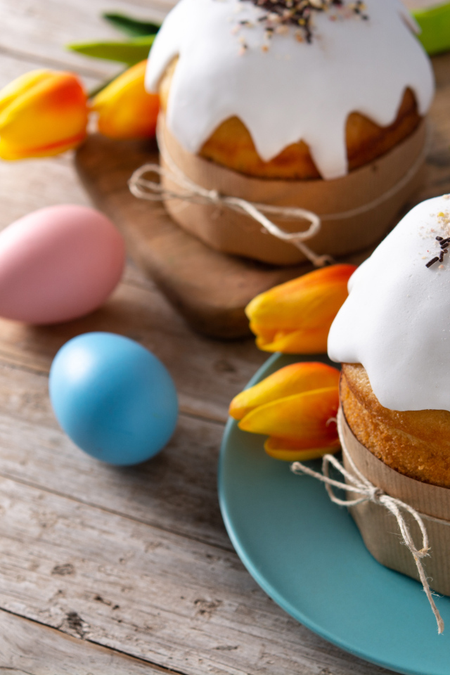 Традиционные пасхальные угощения на столе