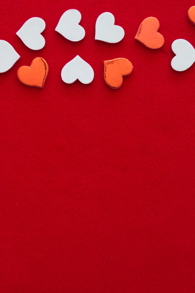 Красный фон для шаблона с маленькими сердечками