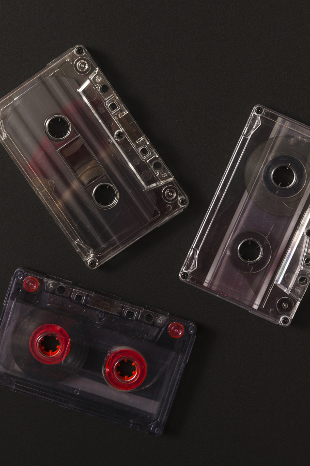 Три кассеты на черном фоне