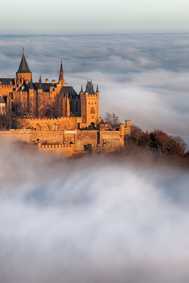 Замок Гогенцоллерн в облаках, Германия