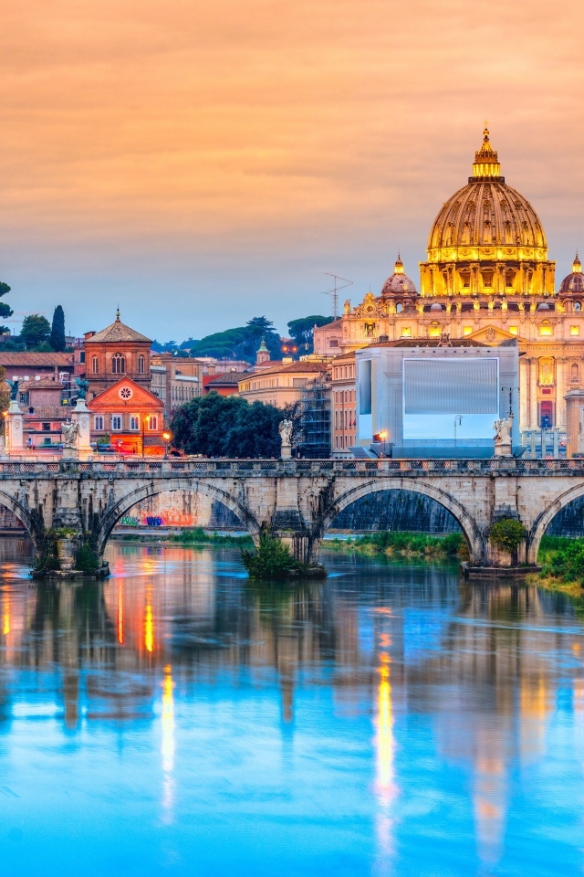 Красивый вид на мост и старинные здания, Ватикан Италия