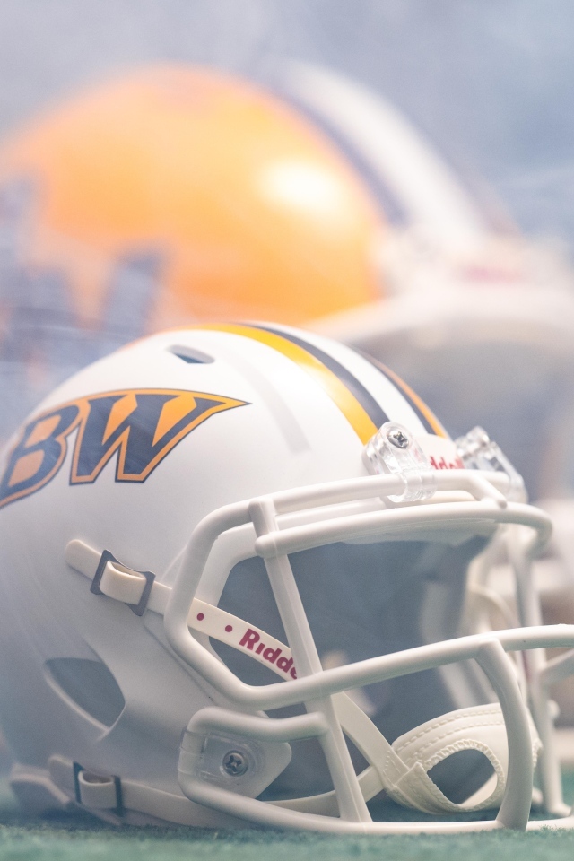 Шлем для игры в американский футбол в дыму