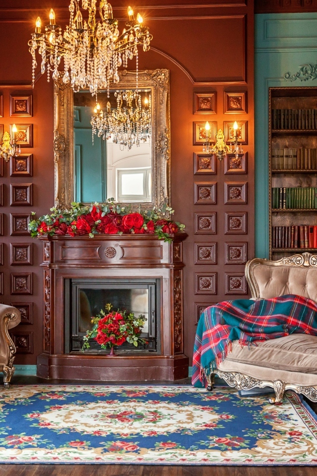 Красивая мебель в комнате с ковром 