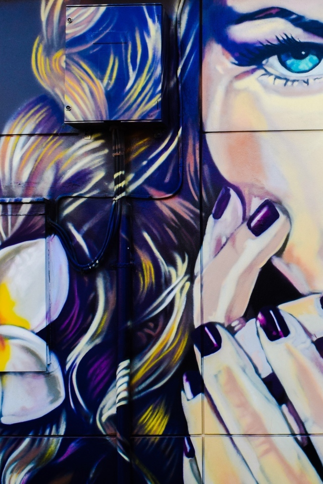 Нарисованное лицо девушки с цветком