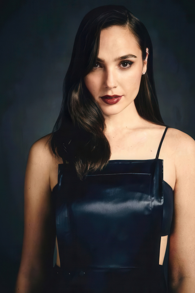 Эффектная брюнетка израильская актриса Галь Гадот