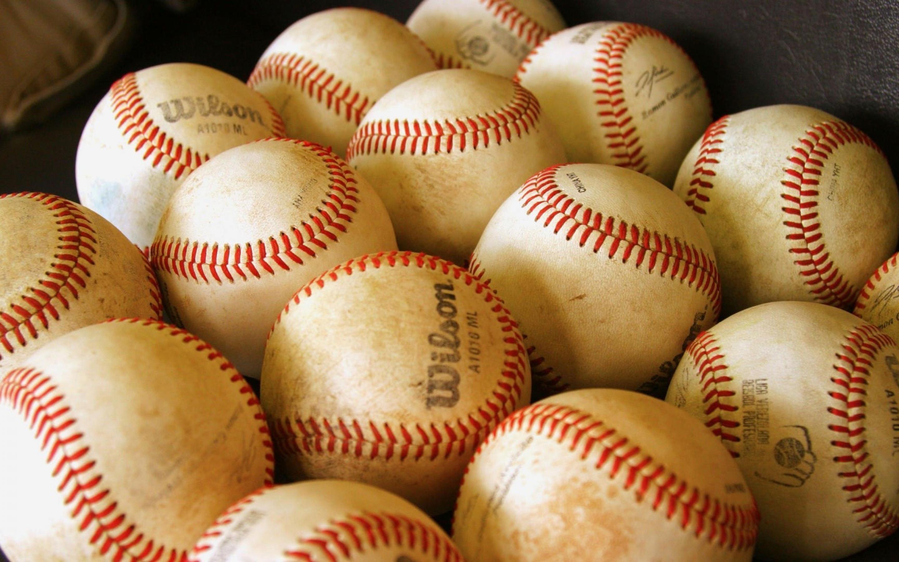 Baseball ball. Бейсбольный мяч. Мяч для бейсбола. Мячик для Софтбола. Бейсбольный мяч картинка.