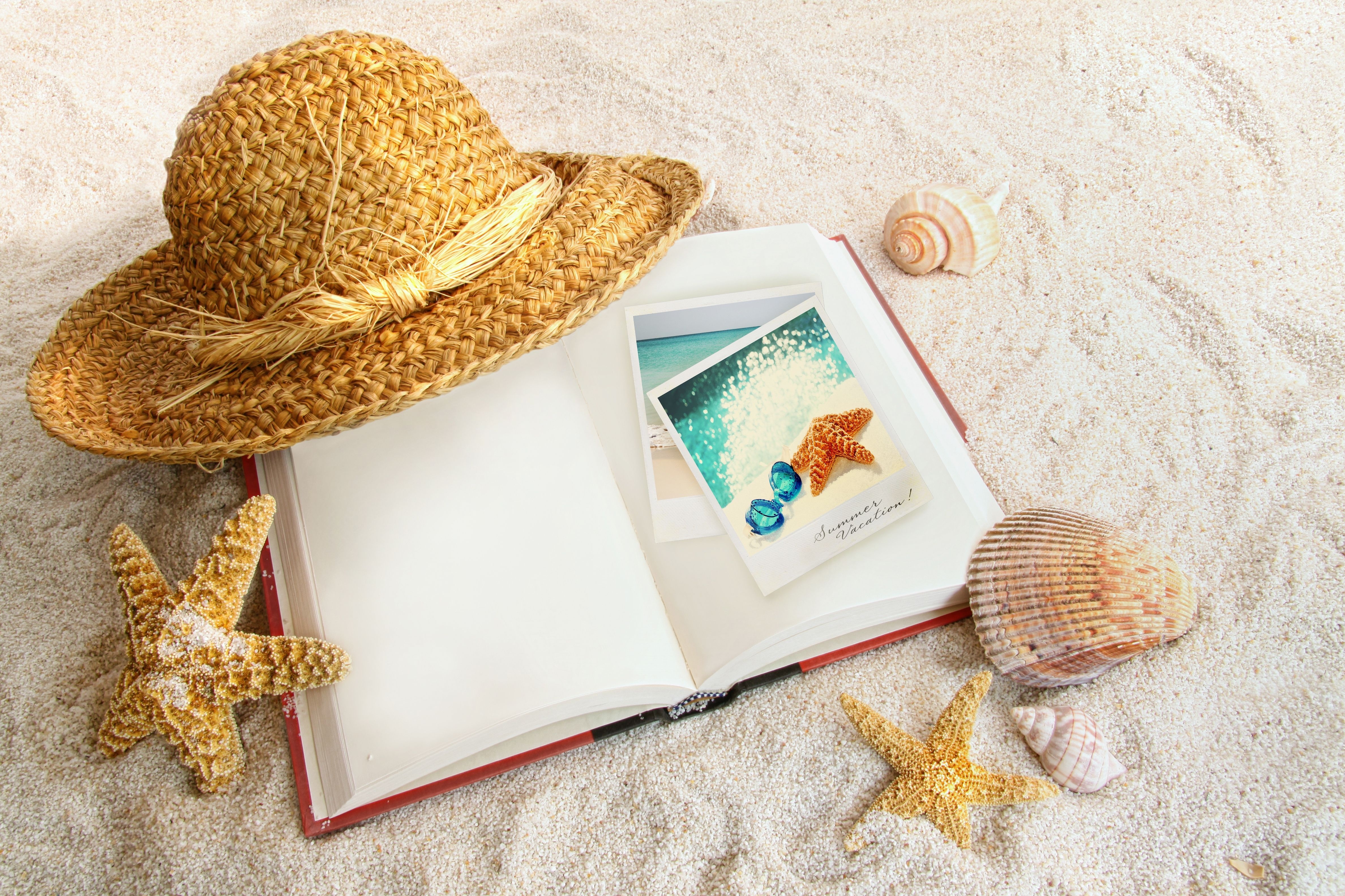 Шляпа на пляже. Соломенная шляпа. Соломенная шляпа море. Шляпа на море. Фотосессия в соломенной шляпе.
