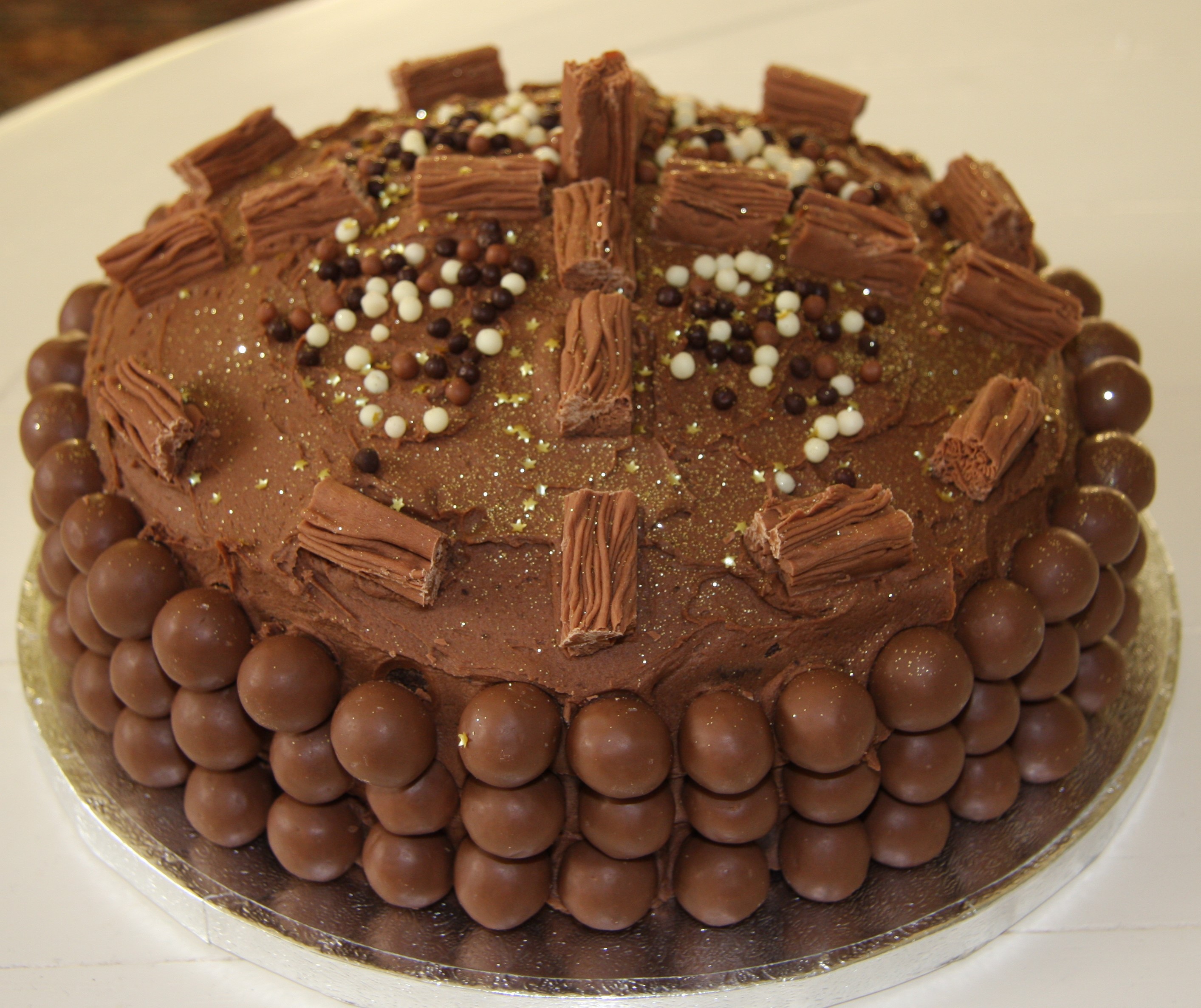 Zastaki.com - Интересный шоколадный торт на день рождения