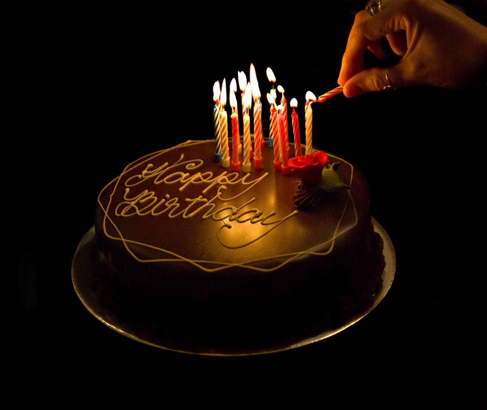 อัลบั้ม 97+ ภาพพื้นหลัง Happy Birthday Cakes With Candles For Best ...