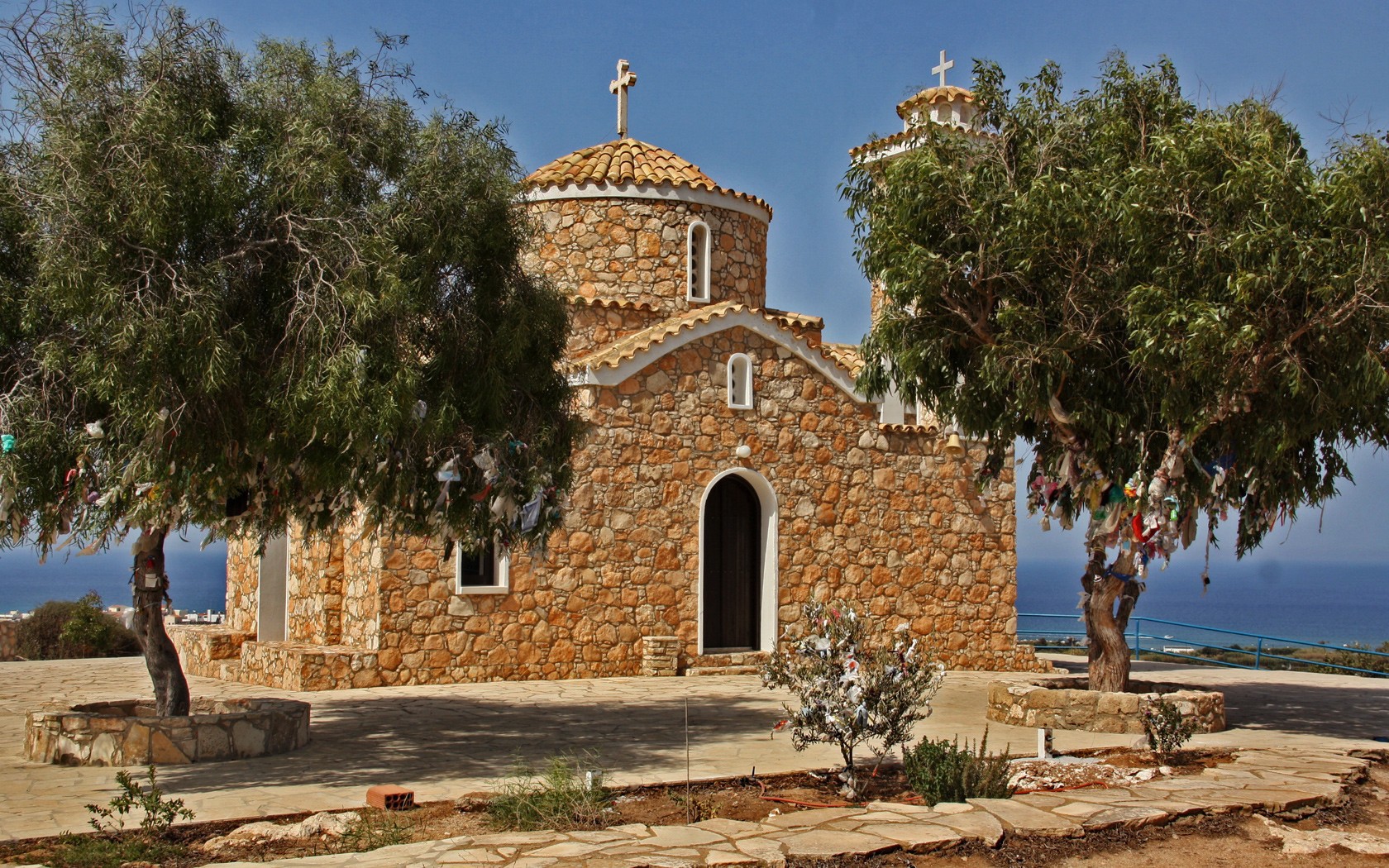 Zastaki.com - Религиозный храм у моря
