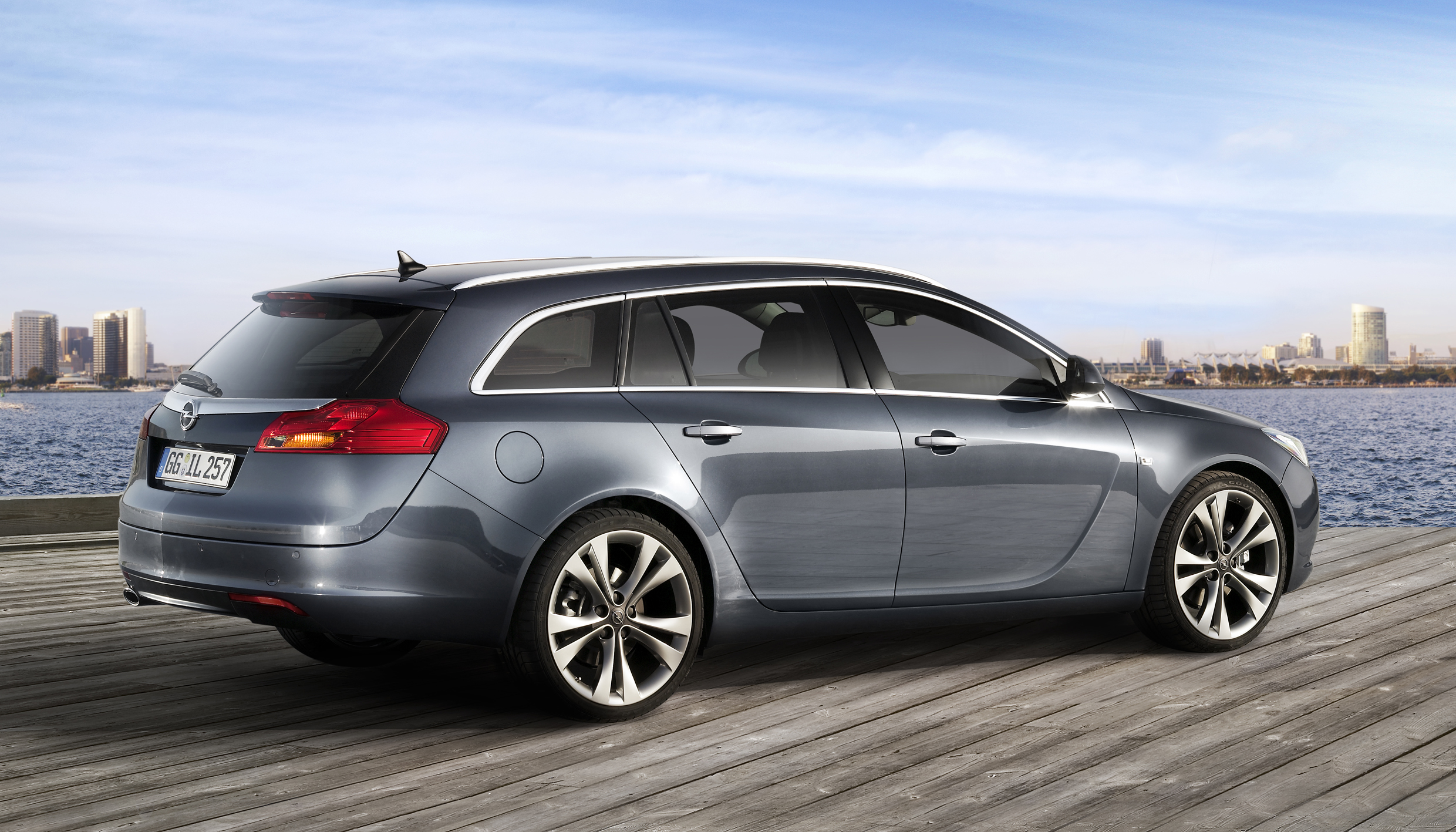 Какой универсал выбрать. Опель Инсигния универсал 2021. Opel Insignia Sports Tourer 2009. Opel Insignia Sports Tourer 2016. Опель Инсигния универсал 2014.