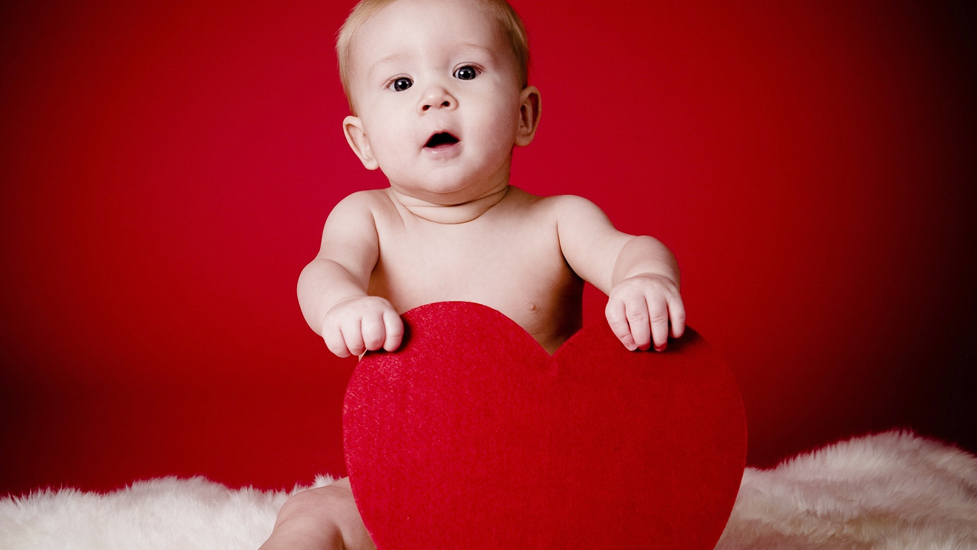 Zastaki.com - Малыш с сердцем на День Влюбленных 14 февраля