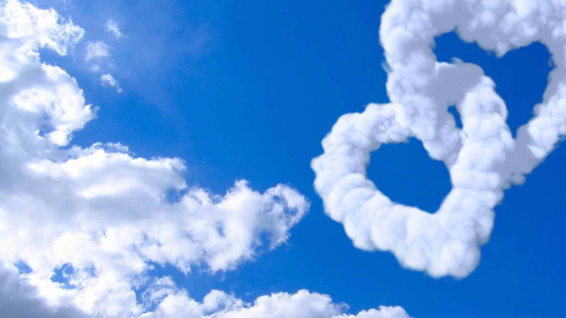 Облачка в форме сердечек