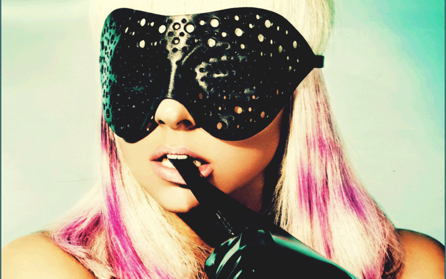 Гага но не леди 4. Леди Гага в маске. Маска Lady Gaga. Леди Гага 2015 в очках. Певица в маске.