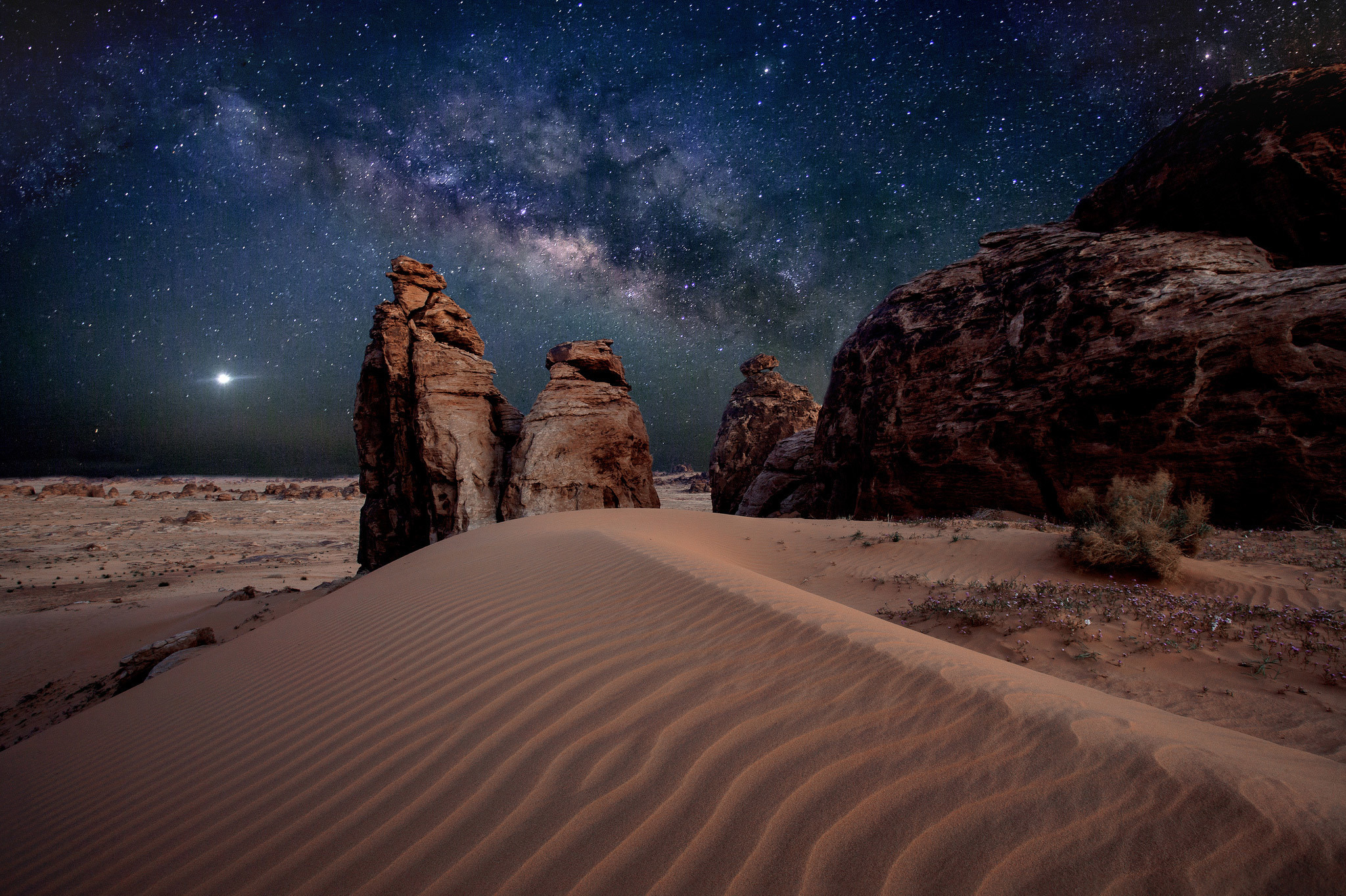 Way stones. Ночное небо в пустыне. Пустыня ночью. Звездное небо пустыни. Звездное небо в пустыне.