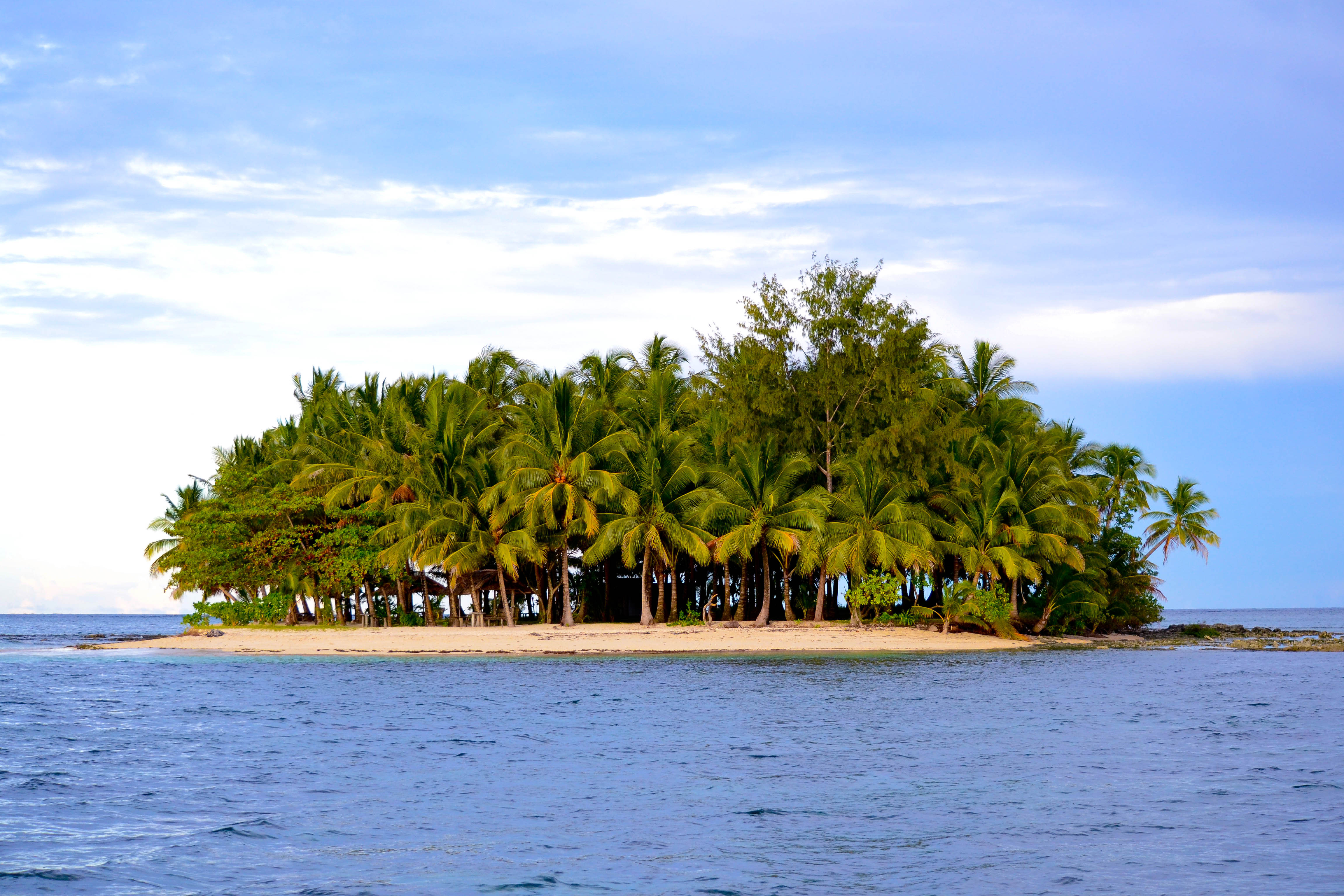 Islanded картинки. Монурики, Фиджи. Остров Монурики. Маленький островок с пальмой. Маленький остров с пальмой.