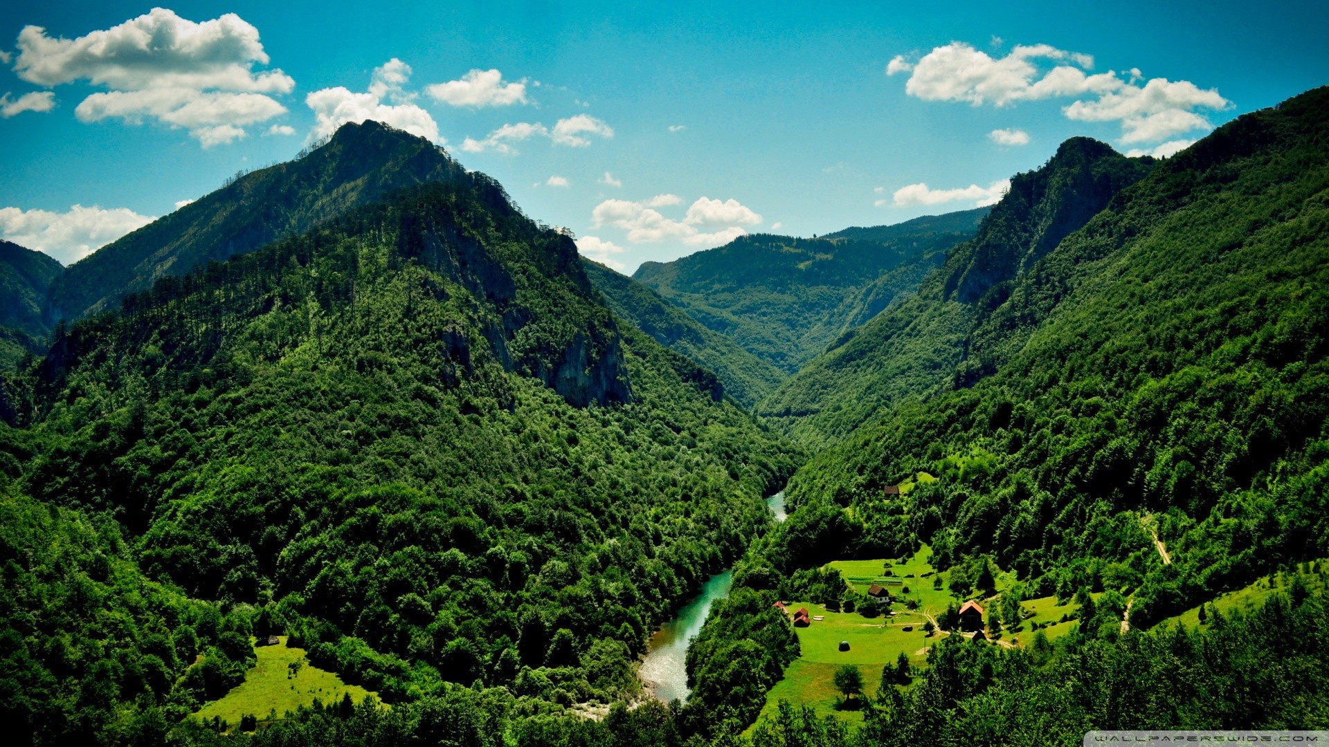 Zastaki.com - Зеленые горы и река
