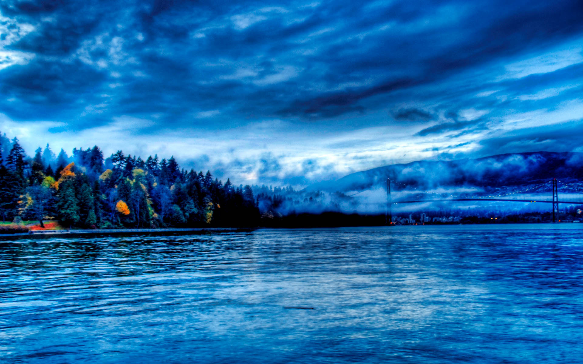 https://www.zastavki.com/pictures/originals/2014/Nature___Rivers_and_lakes_Blue_Twilight_on_the_lake_083639_.jpg