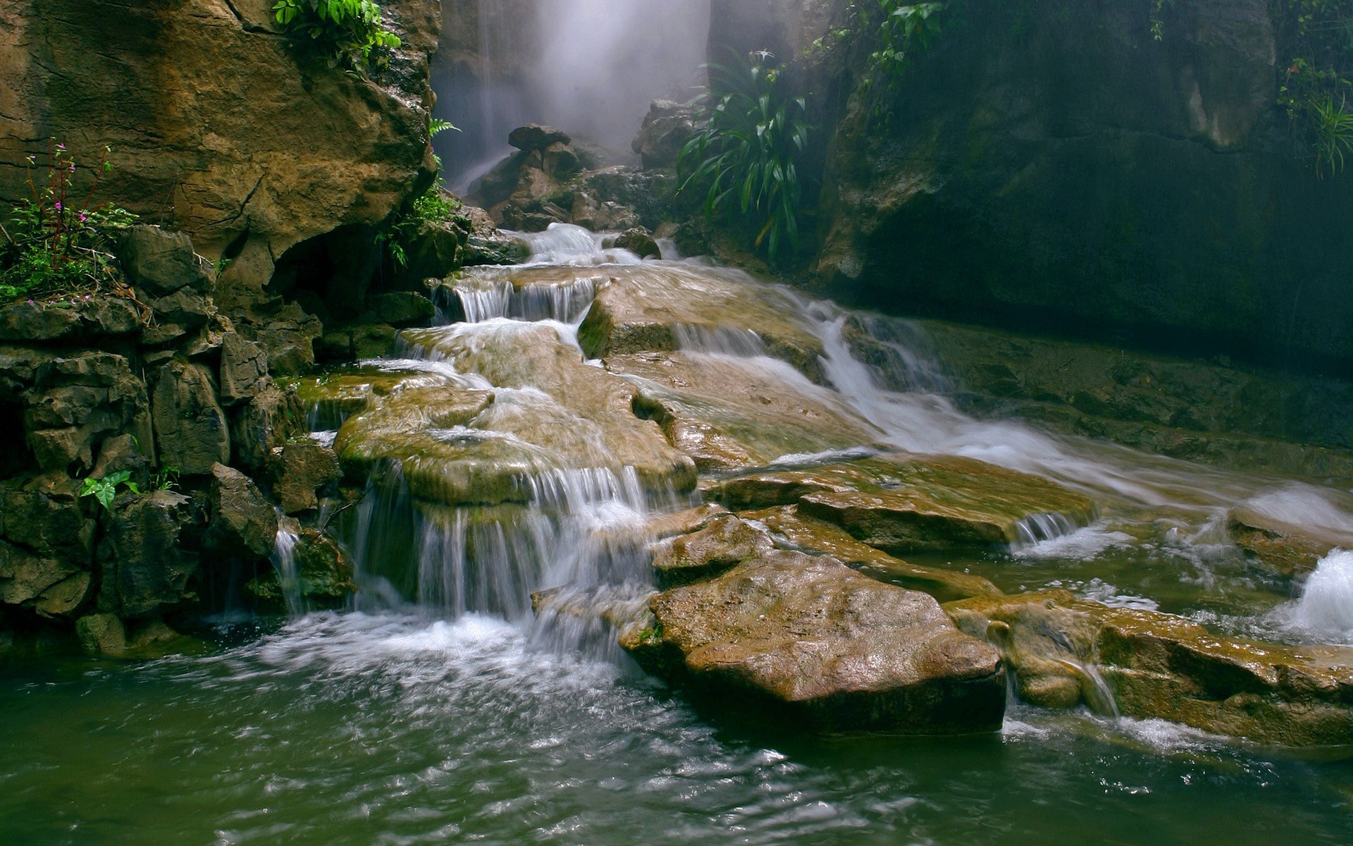 К чему снится поток воды. Горный водопад. Красивые водопады. Маленький водопад. Вода в природе.